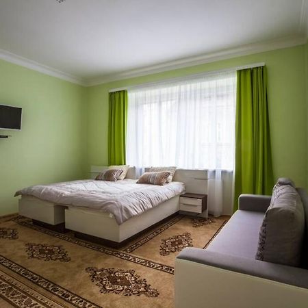Luxury Air-Conditioned Family Apartment Spitalska Old Town Bratislava Exterior photo