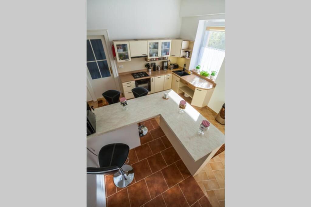 Luxury Air-Conditioned Family Apartment Spitalska Old Town Bratislava Exterior photo