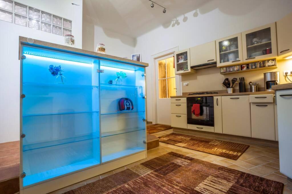 Luxury Air-Conditioned Family Apartment Spitalska Old Town Bratislava Exterior photo