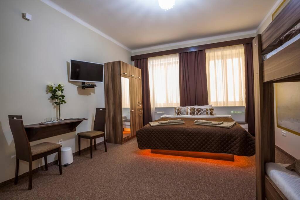 Luxury Air-Conditioned Family Apartment Spitalska Old Town Bratislava Exterior photo